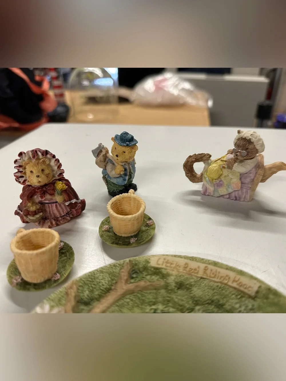 Vintage-Style Little Red Riding Hood Decorative Toy Set - Green